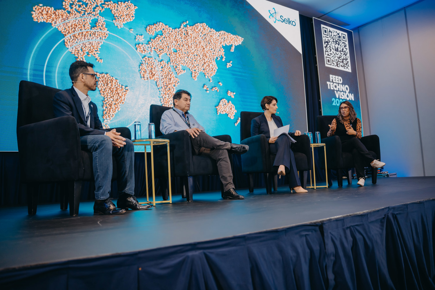 Panel discussion on extruded feed