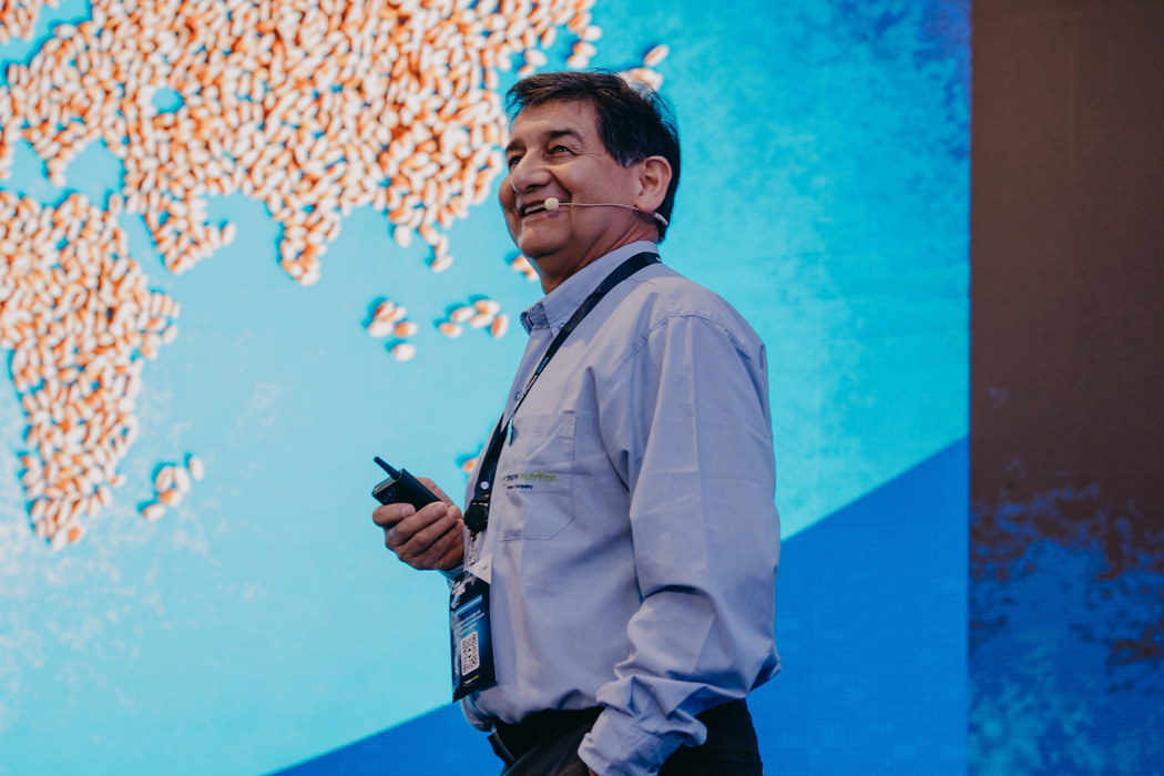 Jose Gustavo Nuñez presenting at FeedTechnoVision